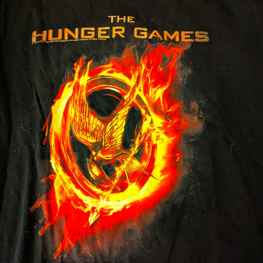 ✴️Hunger Games Tshirt Size M
